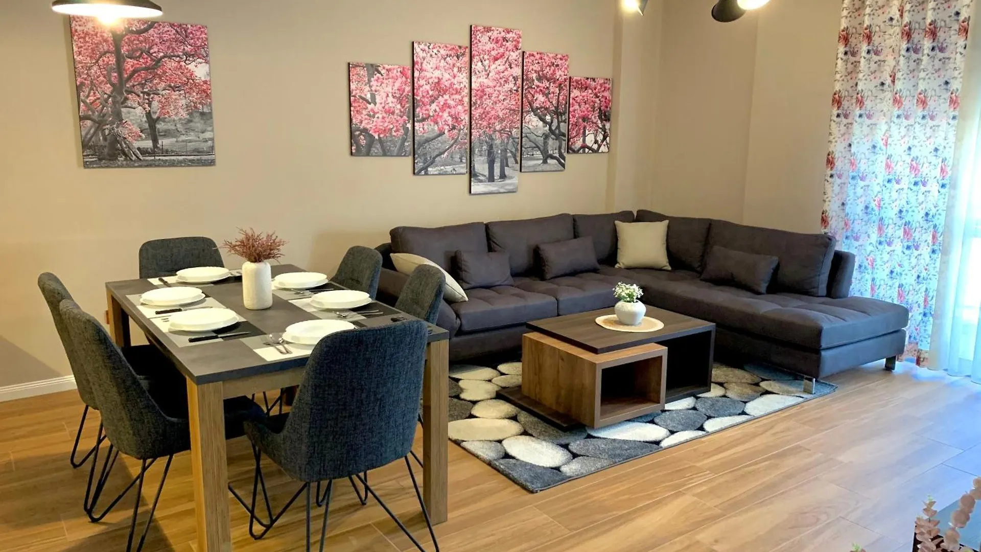 Eka Luxury Apartments Durres 0*,